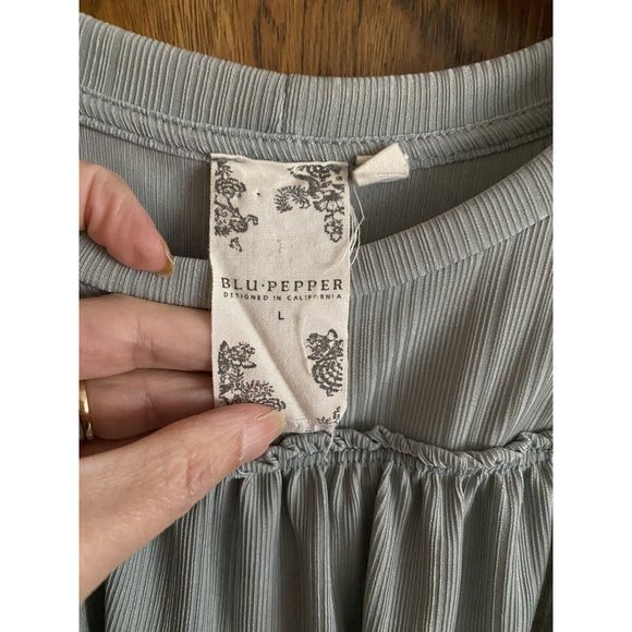 Blu-Pepper Cold Shoulder Green Swing Top Woman’s Size Large - Picture 3 of 5